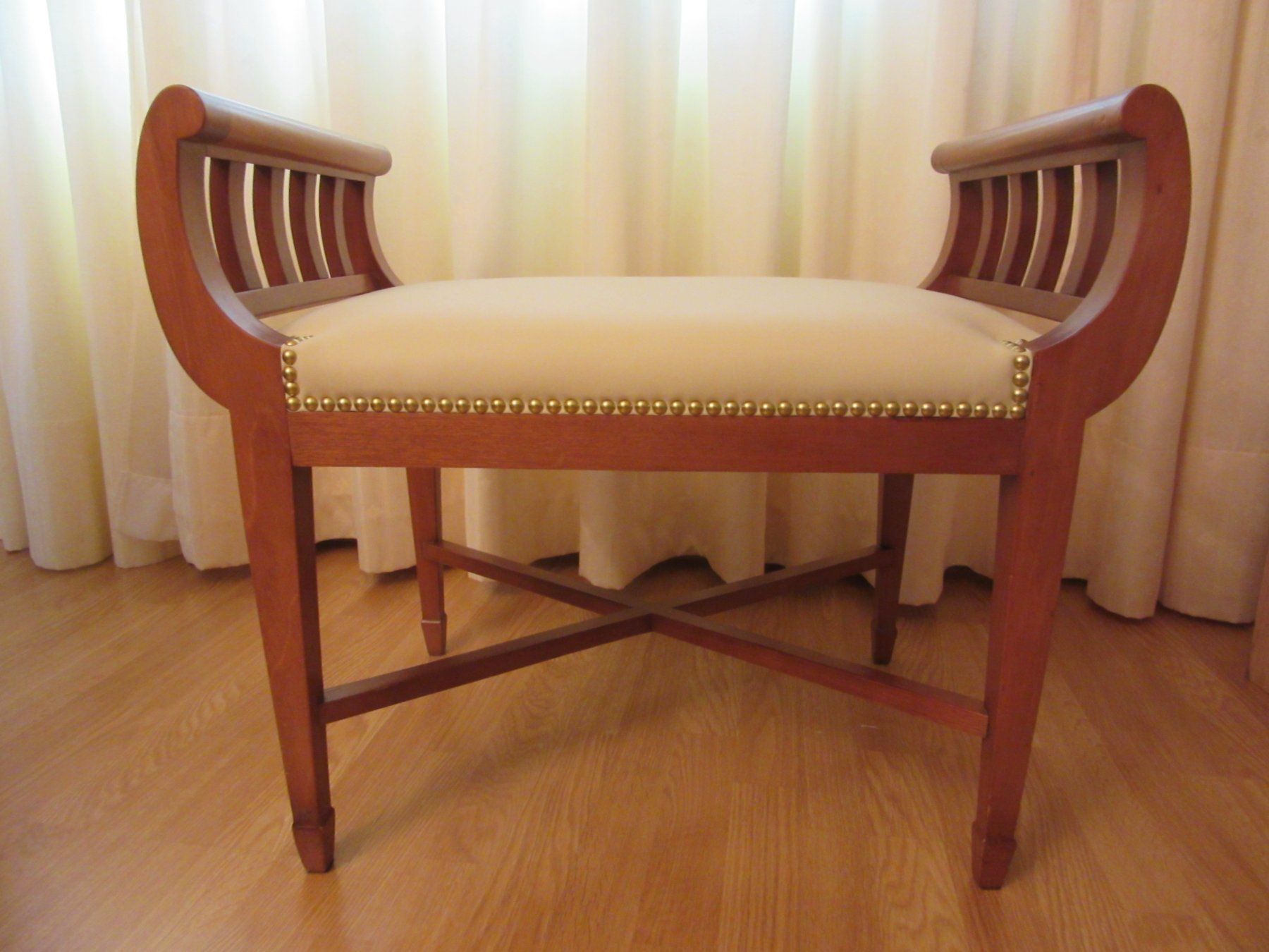 Sgabelli: Biedermeier Hocker – Usato da Meilen venduto da curly56