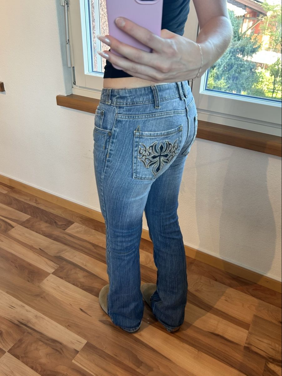 Jeans: super cute y2k jeans with design on backpockets  – Usato da Dietlikon venduto da leaaasells 1