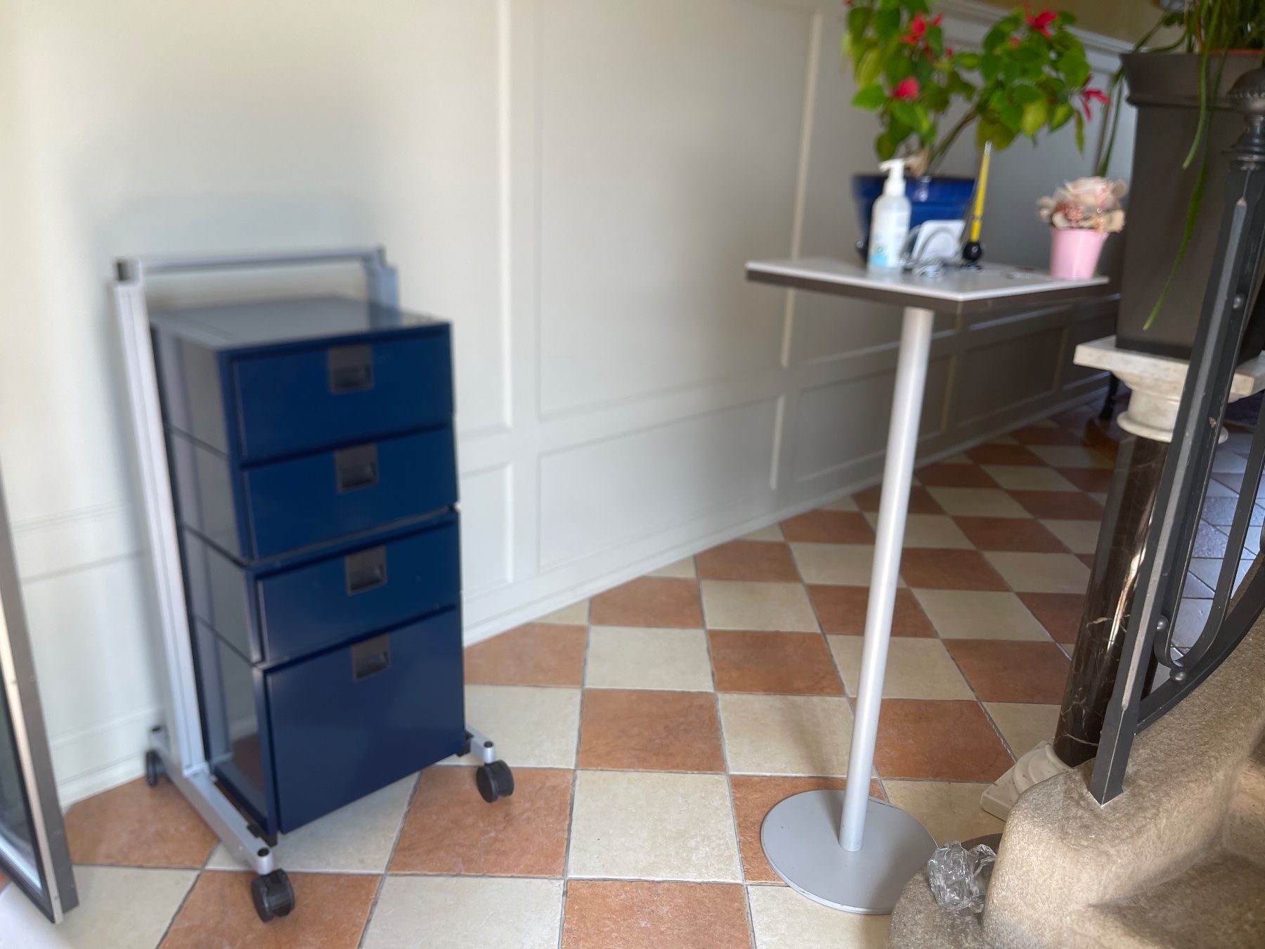 USM Scaffali: USM Original Caddy Stahlblau Lieferung Gratis – Usato da Thun venduto da usmlieferung 2