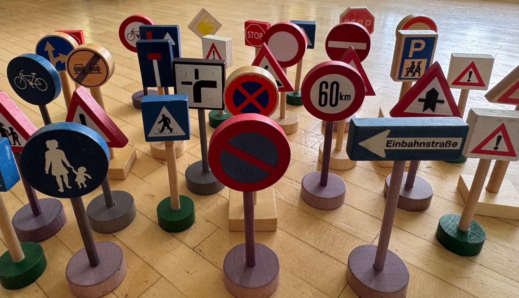 Spielzeuge: Verkehrssignale aus Holz – Gebraucht aus Meilen von Ebi77