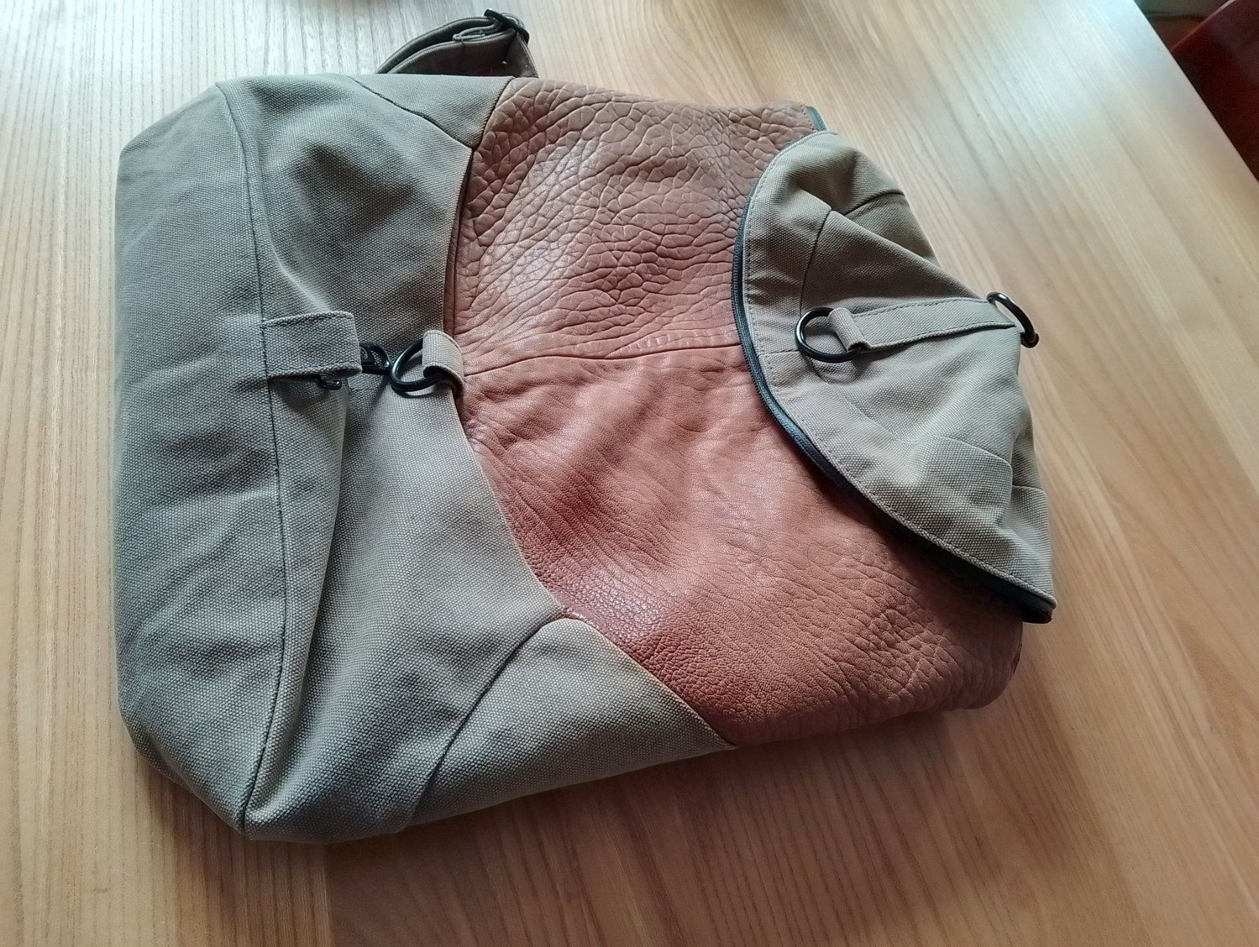 Zaini: Super Schweizer Rucksack Kalbsleder Stoff Reissverschl. def. – Difettoso da Luzern venduto da Seri4 8