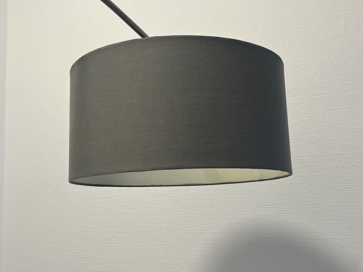 Lampade: Moderne Bogenlampe / Stehlampe mit grauem Stoffschirm – Usato da Solothurn venduto da HH91 3