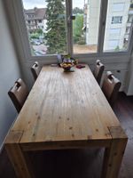Esstisch mit 4 Stühlen aus Massivholz