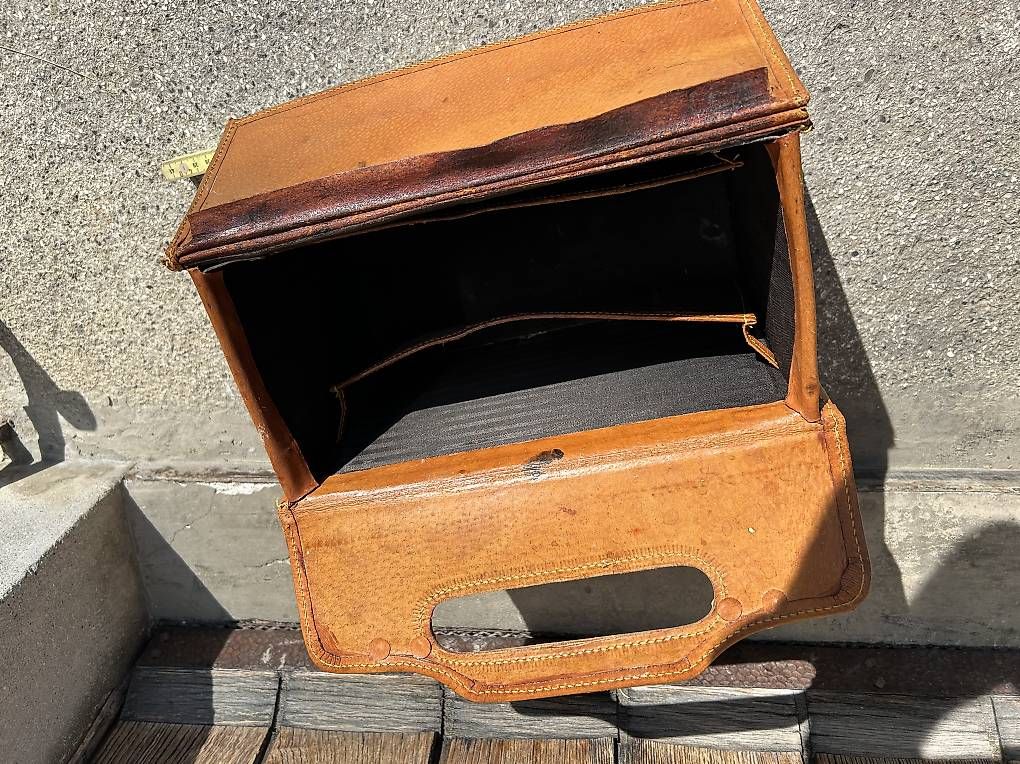 Valises de voyage: Alter kleiner Leder Ärztekoffer – D'occasion à Laupen ZH par atmagym 2