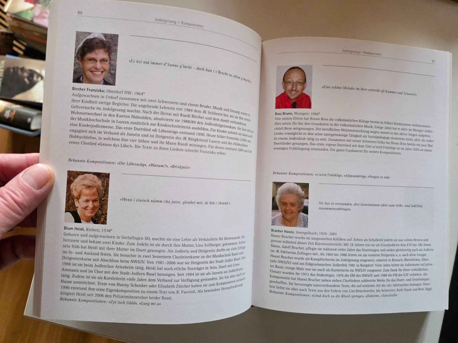 Libri: Lebendiges Schweizer Brauchtum - Eidgen. Jodler Verband 2010 – Usato da Walterswil BE venduto da Lonitti 7