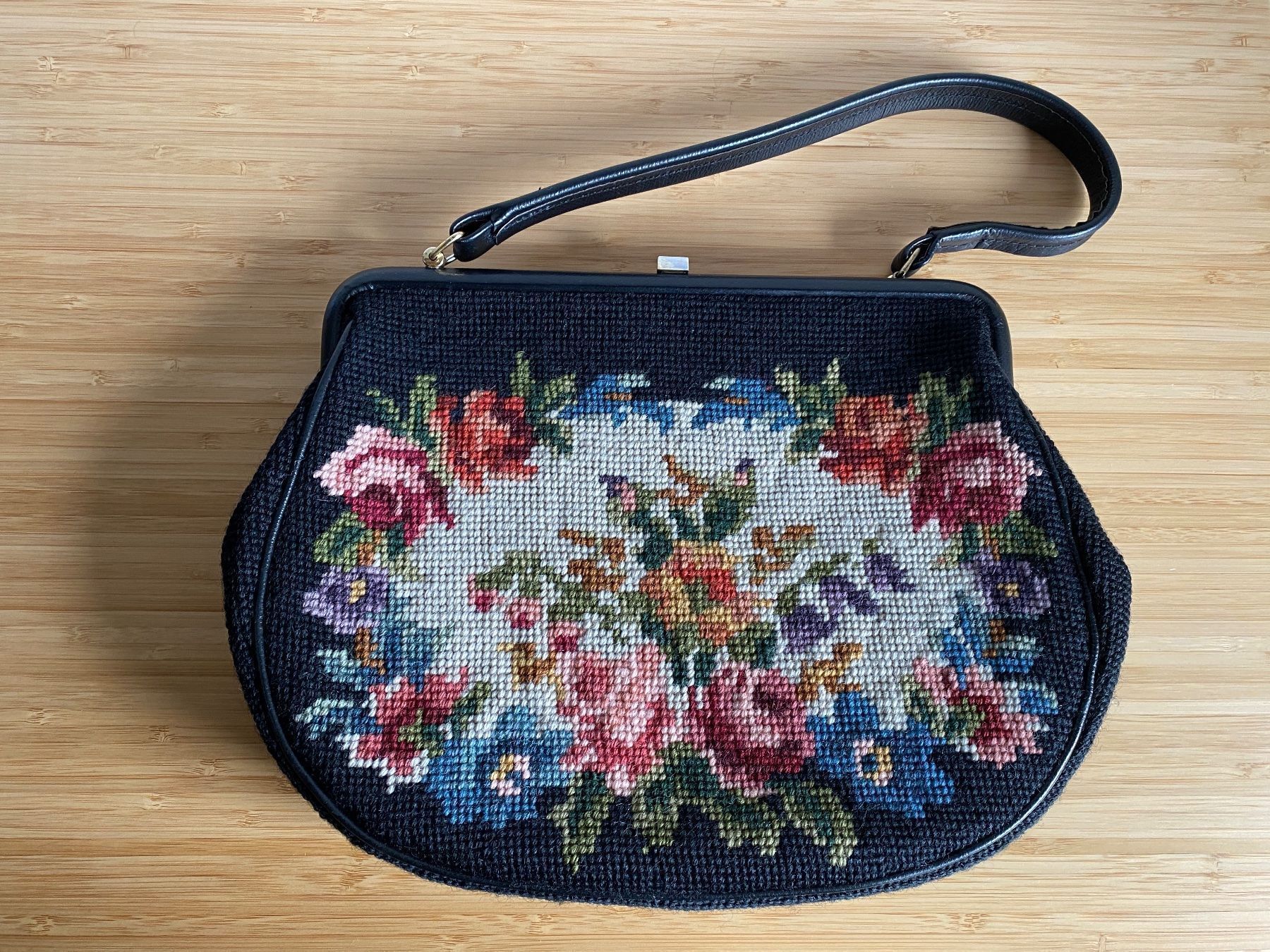 Borse da donna: Handtasche Stickerei Vintage – Usato da Zürich venduto da Wim-Broccoli