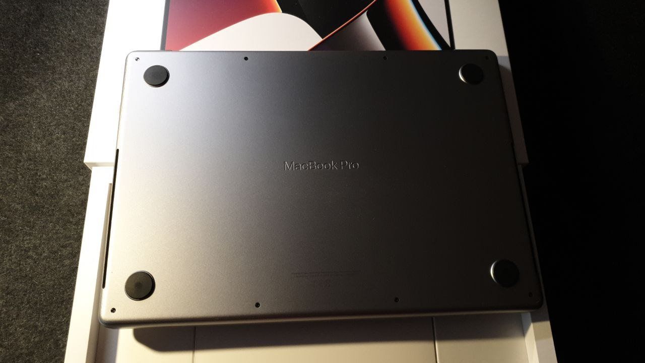 Apple Notebook: Macbook Pro 14" M1 Max 64GB 1TB US keyb – Usato da Feusisberg venduto da mon_2q8m 1