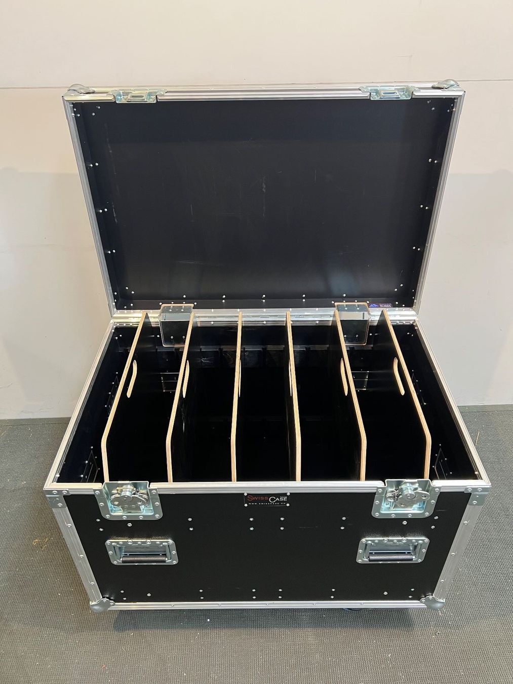 Reisekoffer: 012 SWISSCASE Flightcase / Tourcase auf Rollen – Gebraucht aus Wangen an der Aare von TBYN 5