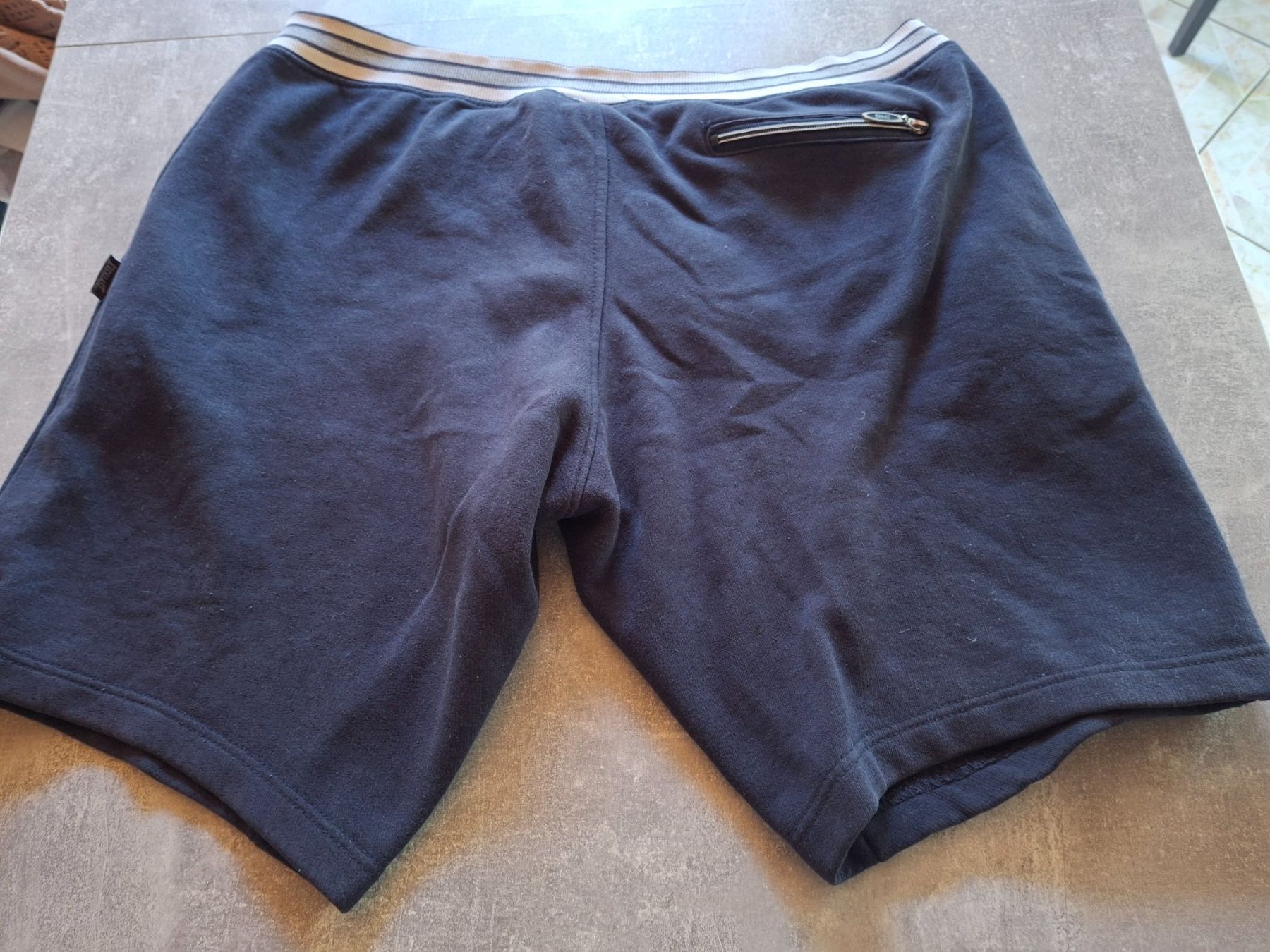 Pantaloni: Short taille L marque Everlast 70% coton – Usato da Villiers venduto da san_jn5w 5