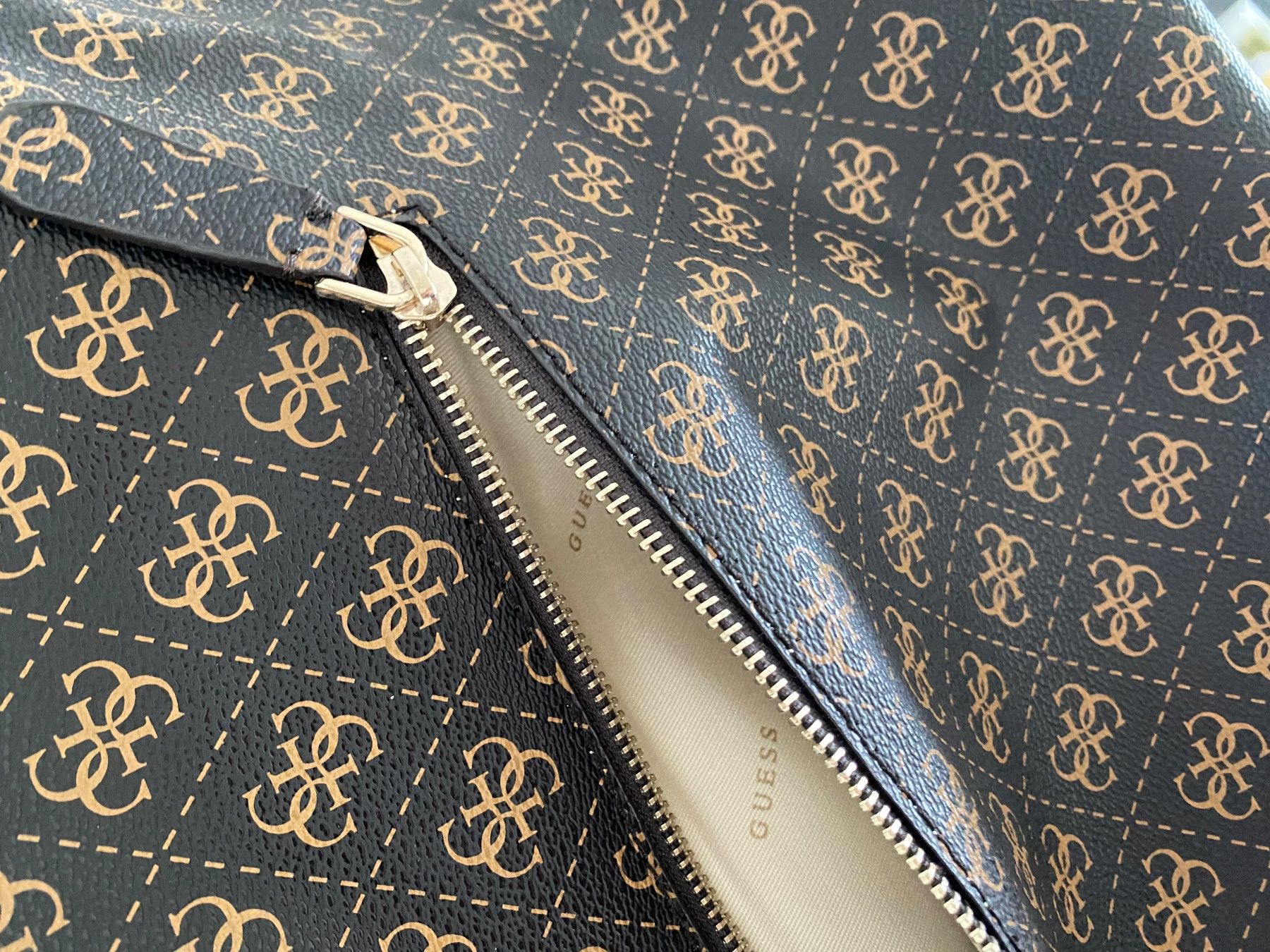 Guess Borse da donna: Neue GUESS Tasche – Nuovo e nell'imballaggio originale da Zürich venduto da MaxZurich 6