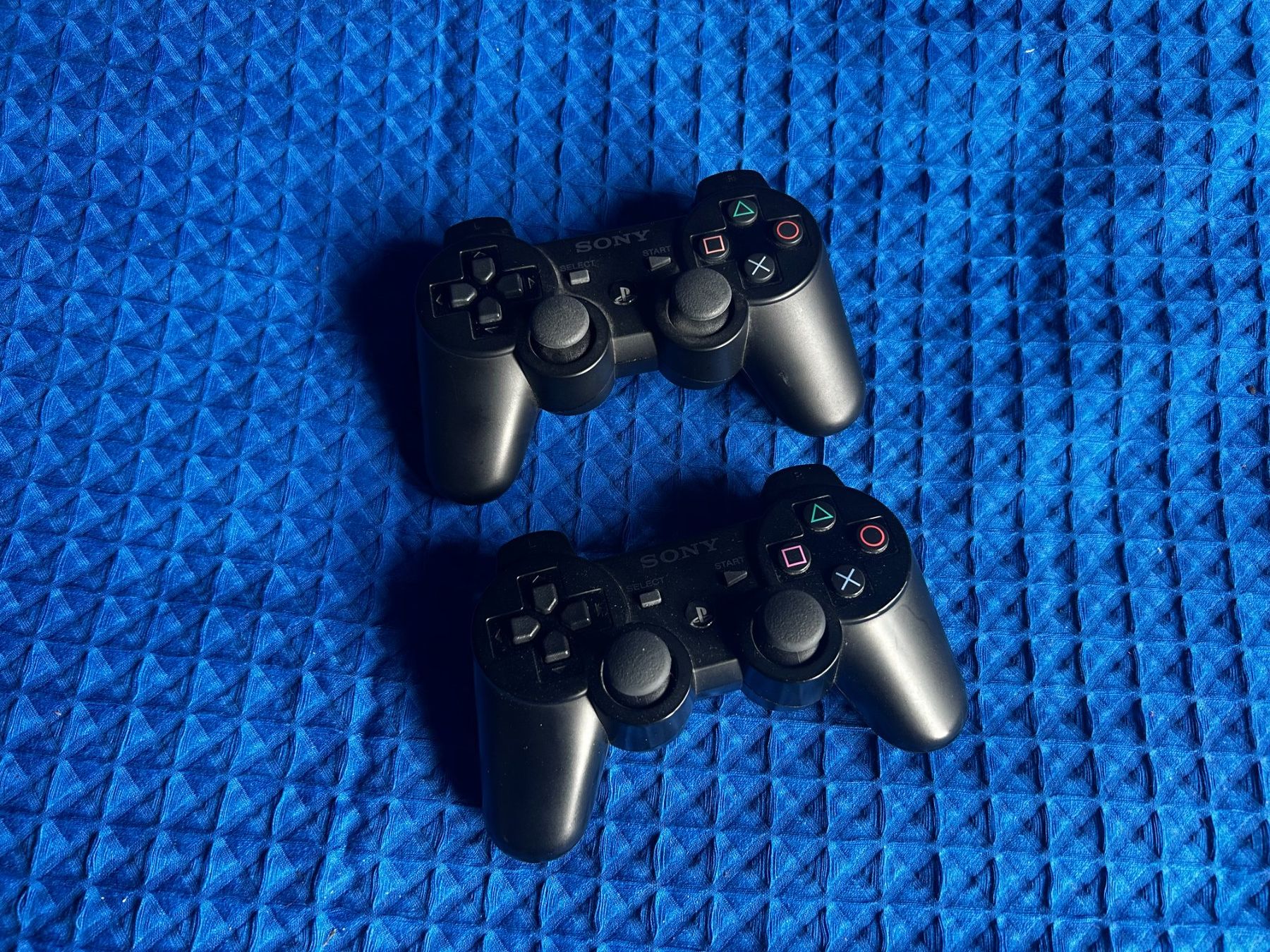 Sony Konsolen: Playstation 3 Slim Bundle mit Controller und Spielen – Gebraucht aus St. Gallen von lis_cd6d 2