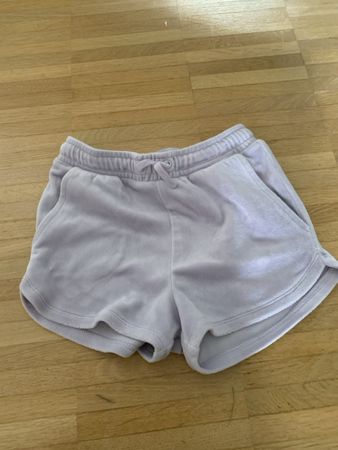 Sommerliche Shorts, lila, Gr. 98 Top Zustand!