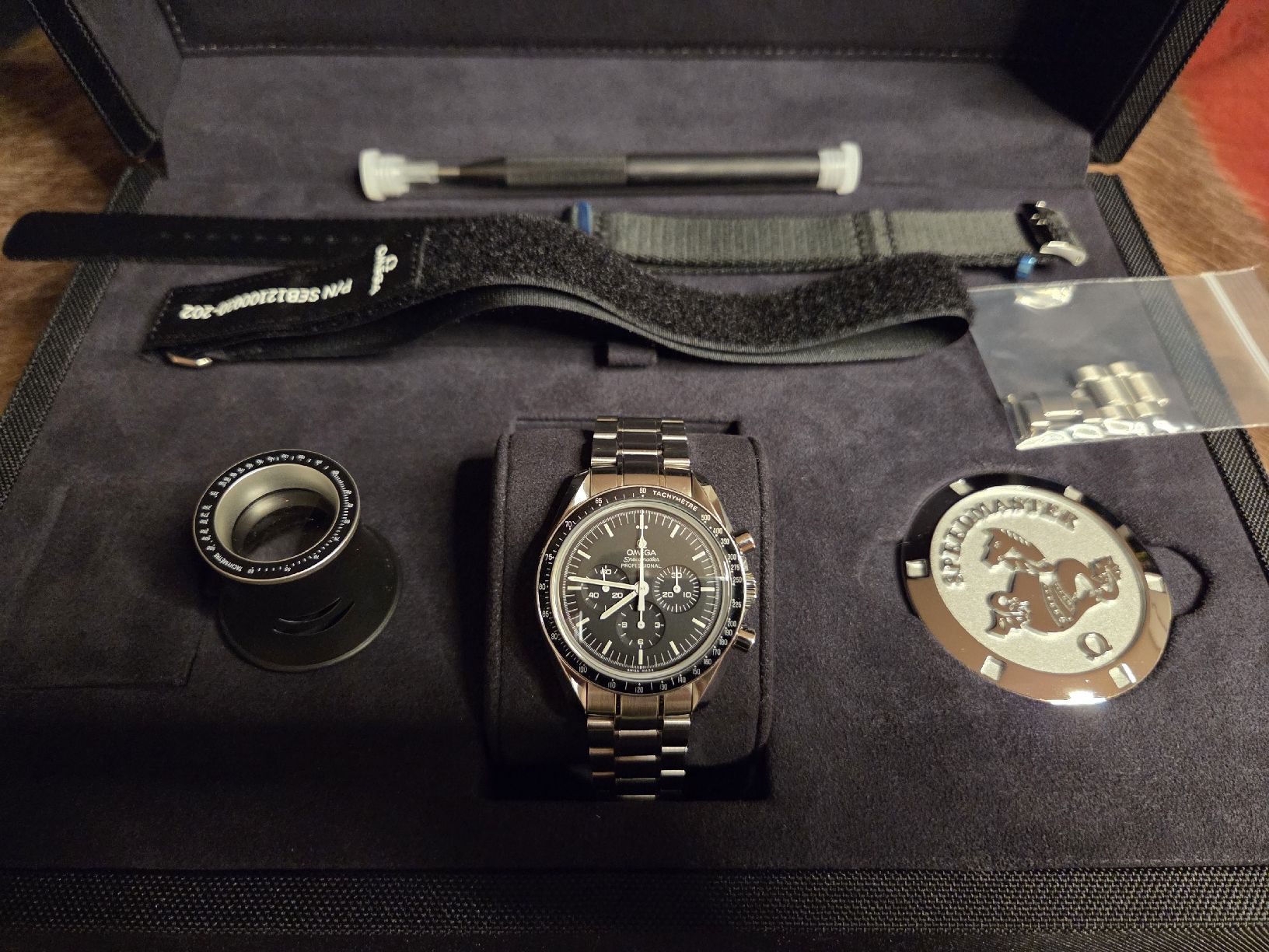 Omega Montres: Omega Speedmaster Professional – D'occasion à Orvin par Bellsbass