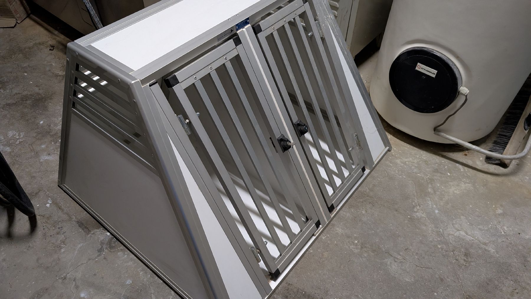 Cages, transport & sécurité: Hundebox gross – D'occasion à Trimstein par ef79