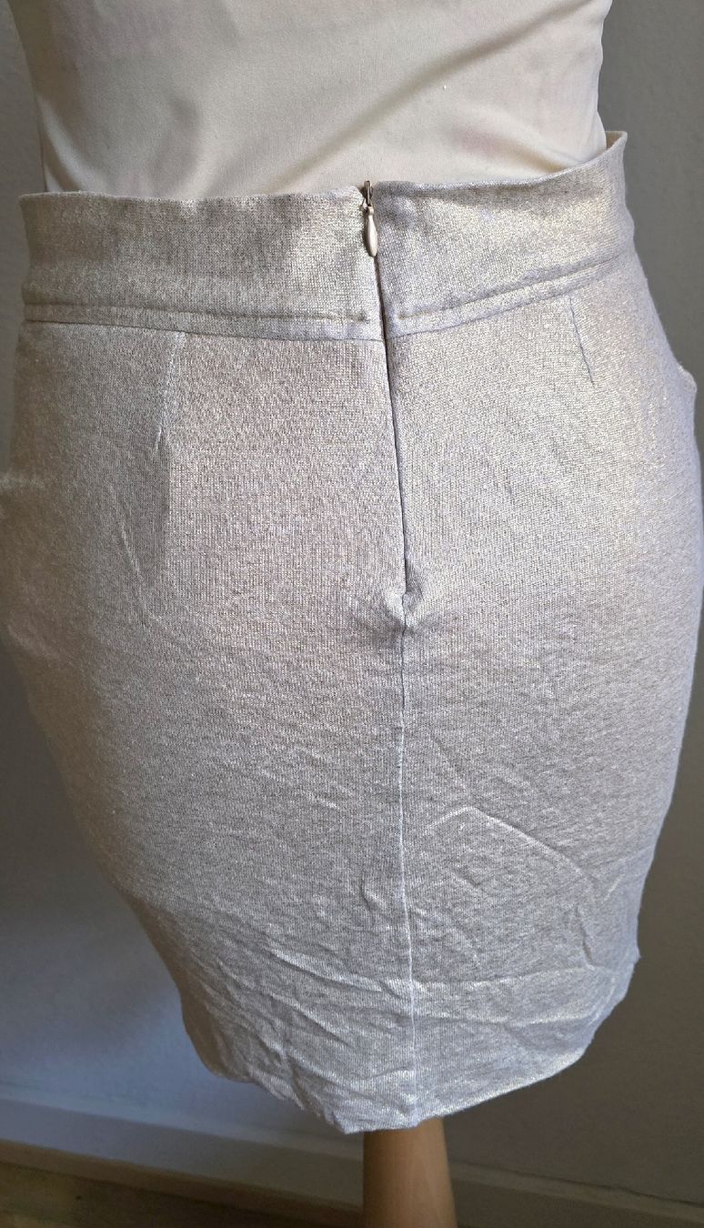 Zara Röcke: Jupe taille haute drapée et dorée brillante taille M – Gebraucht aus Genève von Saleena 5