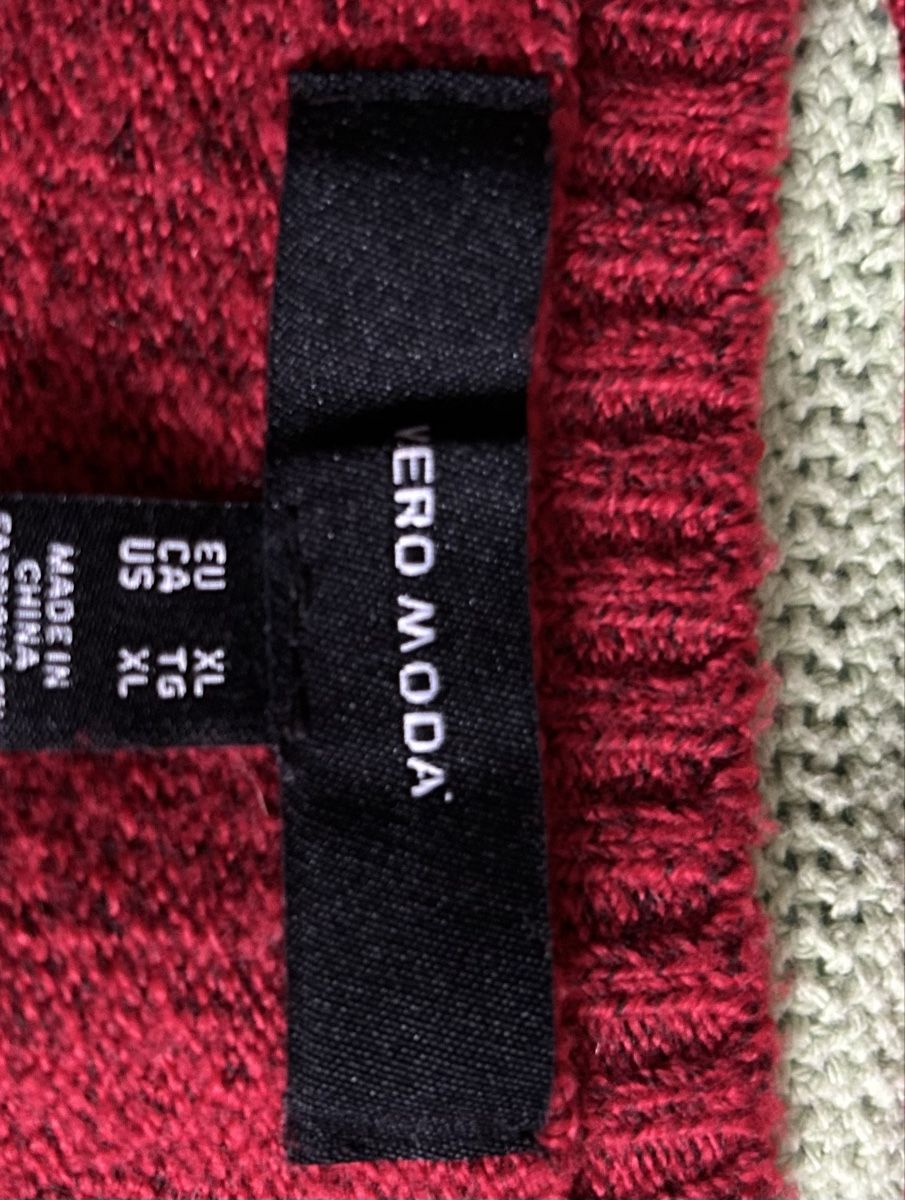 Pullover & Sweatshirts: Vero Moda Pullover rot V-Ausschnitt Grösse XL – Gebraucht aus Rüti ZH von Masken 4
