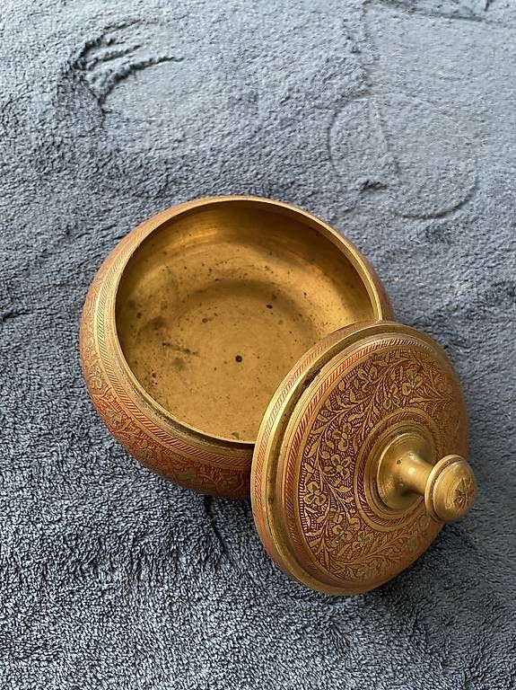 Toutes les décorations: Antike Dose aus  Messing – D'occasion à Steckborn par scheese123 1