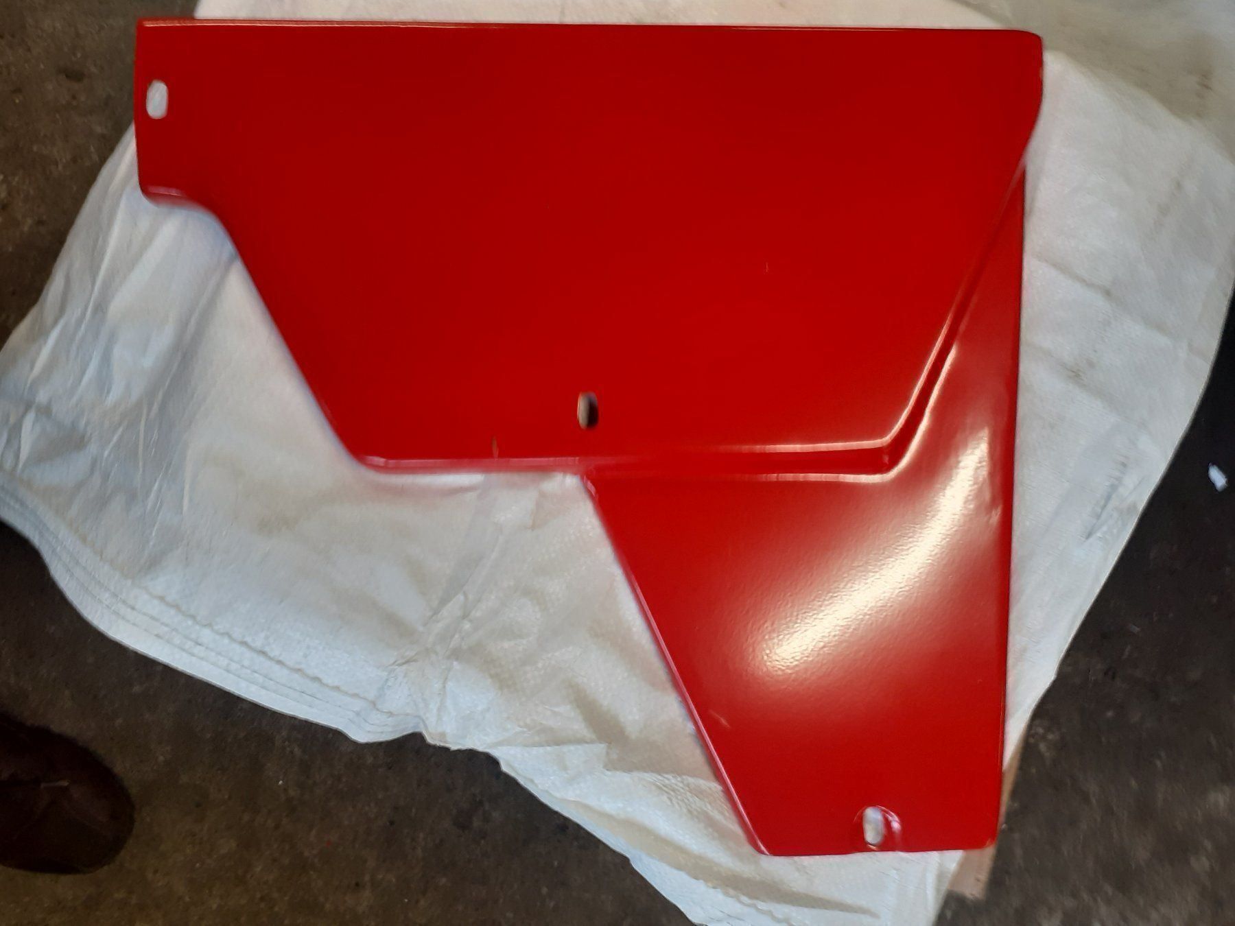 Massey Ferguson Trattori: MF-Seitenblech – Nuovo e nell'imballaggio originale da Rothenthurm venduto da mf-schuler