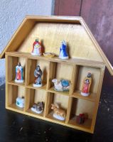 Crèche miniature ancienne, figurines en porcelaine