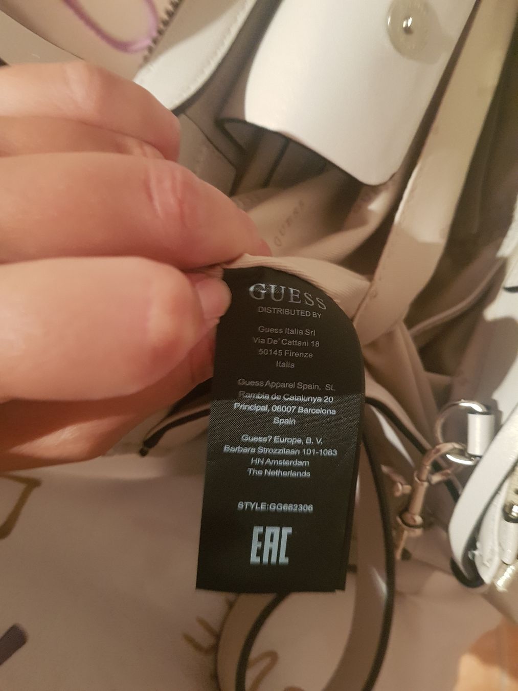 Guess Taschen für Damen: Damen Guess Tasche – Gebraucht aus Zihlschlacht von Sun25 4