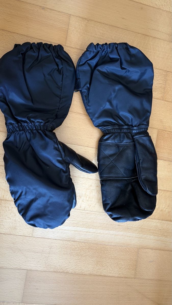Handschuhe & Handstulpen: Fausthandschuhe – Gebraucht aus Pfäffikon ZH von sel_w59q 1