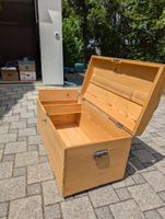 Truhe Massiv Holz Truhe mit Deckel und Fach gut erhalten