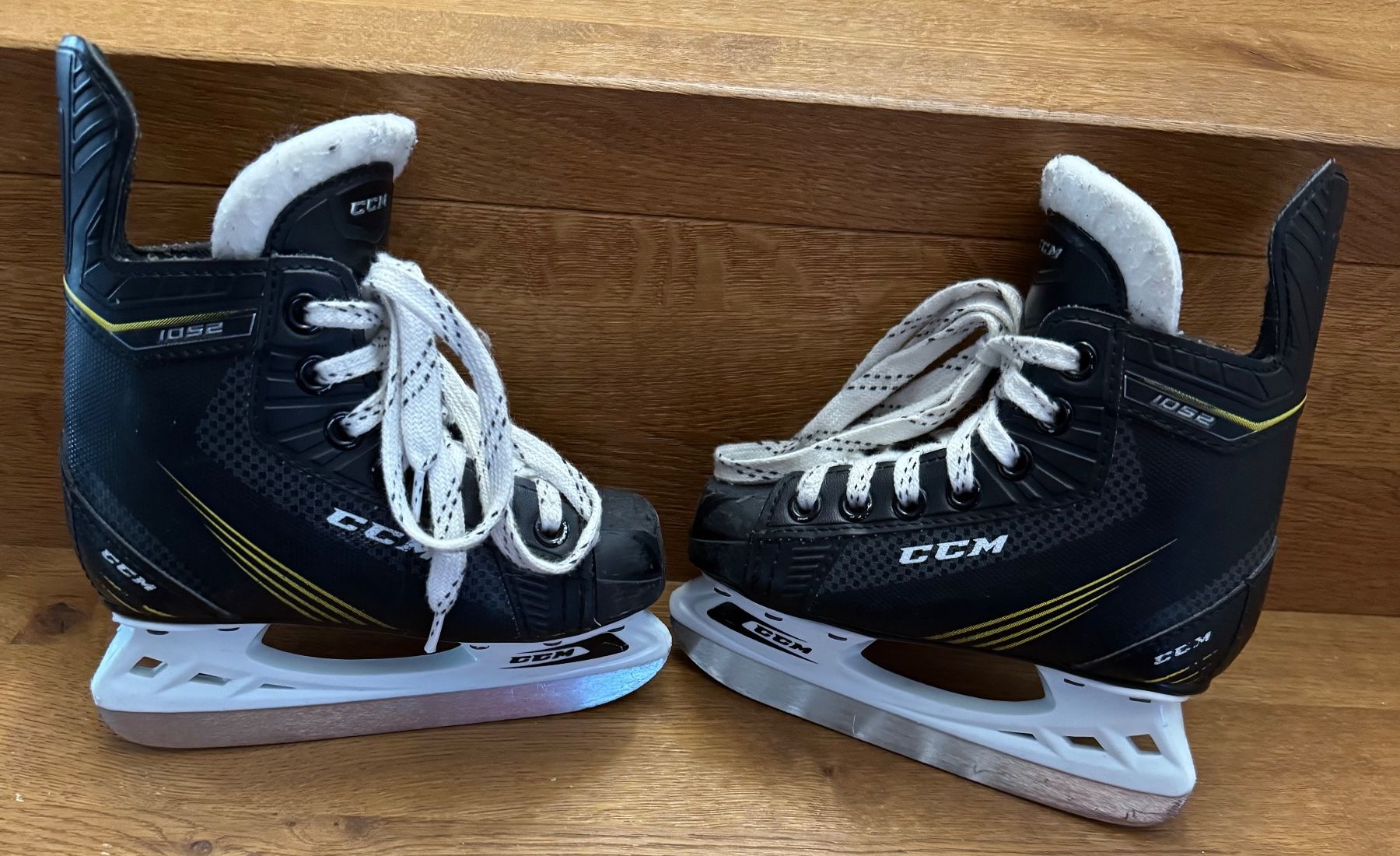 Ccm Pattini da ghiaccio: CCM Schlittschuhe in Gr. 27 – Usato da Herzogenbuchsee venduto da zukerka