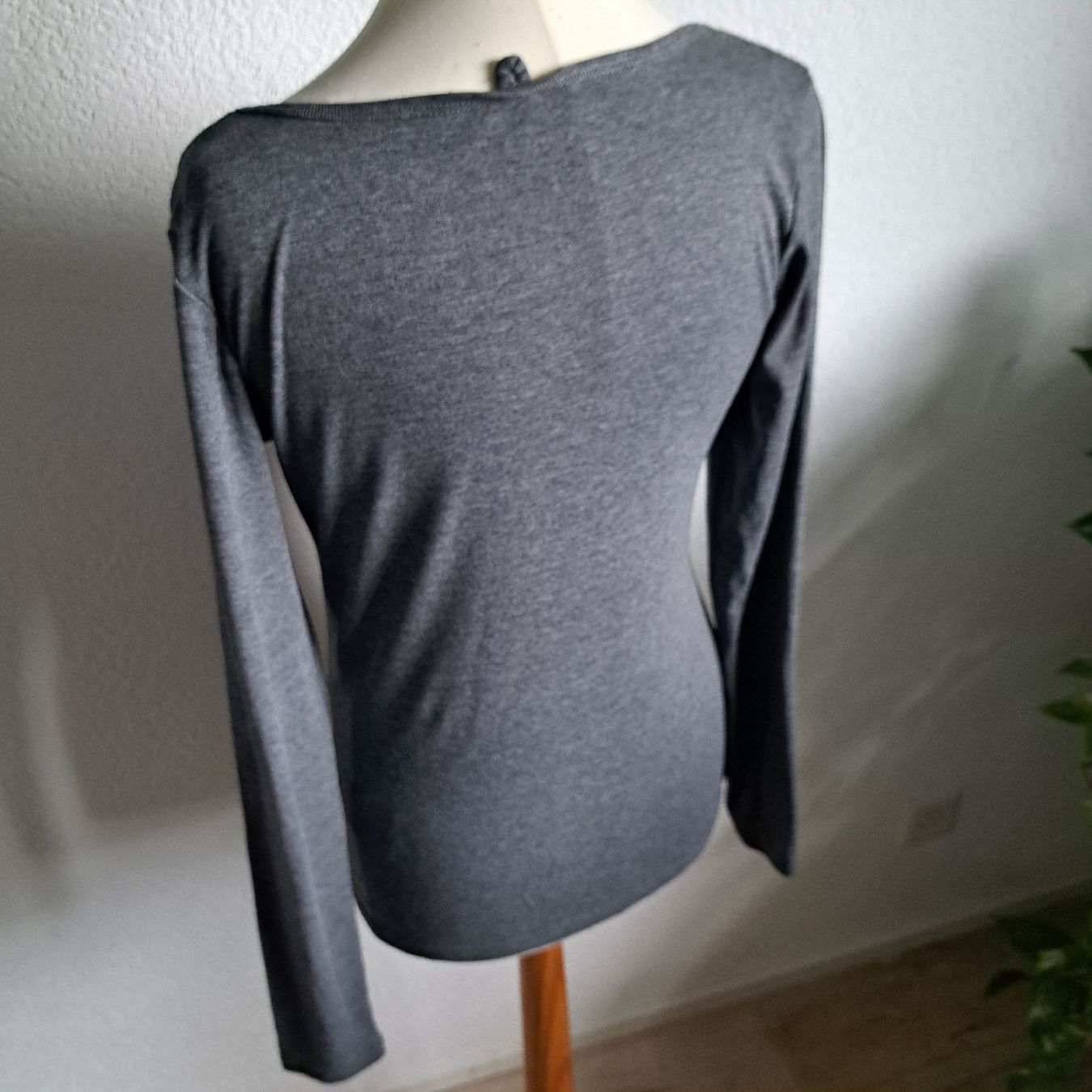 Only T-shirt: Schickes Langarmshirt von ONLY, Gr. M, Grau – Usato da Kriegstetten venduto da Jakasi 1