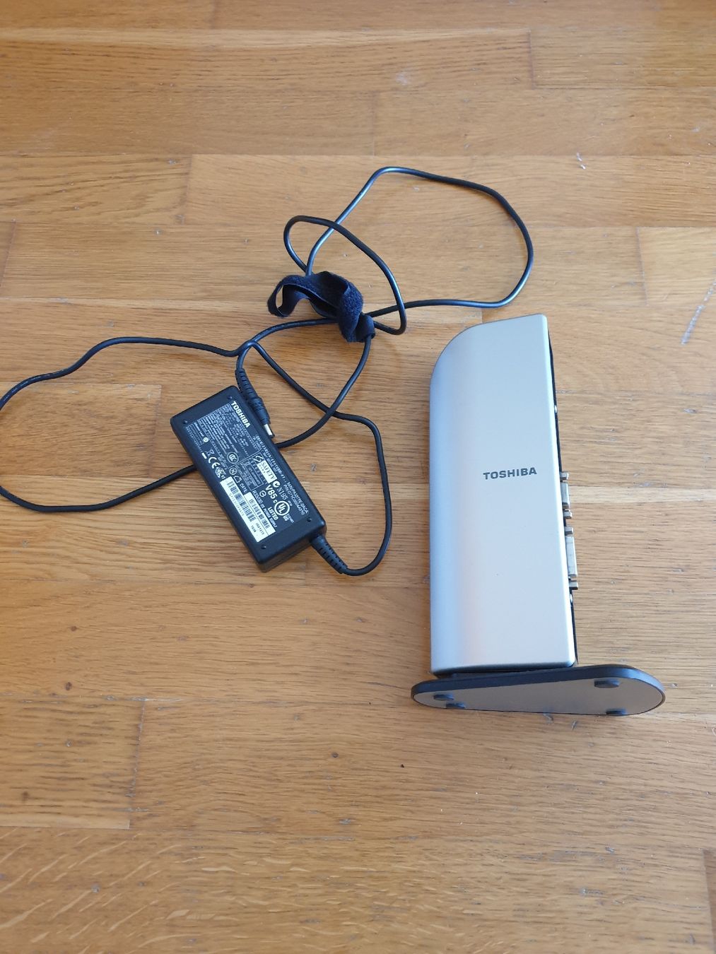 Docking station: Toshiba Station Dynadock U10 mit Strom – Usato da Ittigen venduto da Ziok187 6