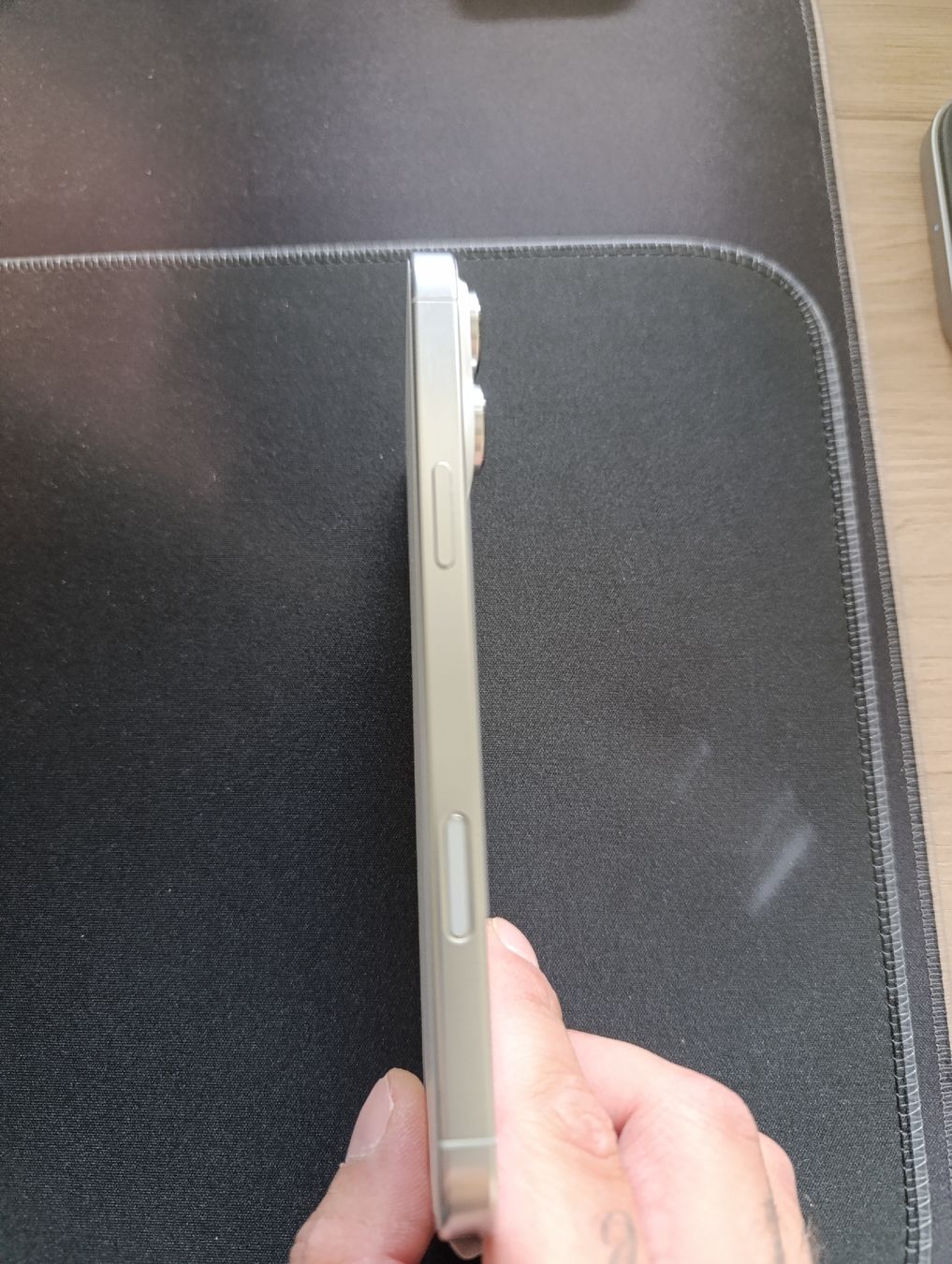 Apple Telefoni cellulari / Smartphones: iPhone 16 Pro Max NEU  – Nuovo (secondo la descrizione) da Aarburg venduto da kor_zmw5 2