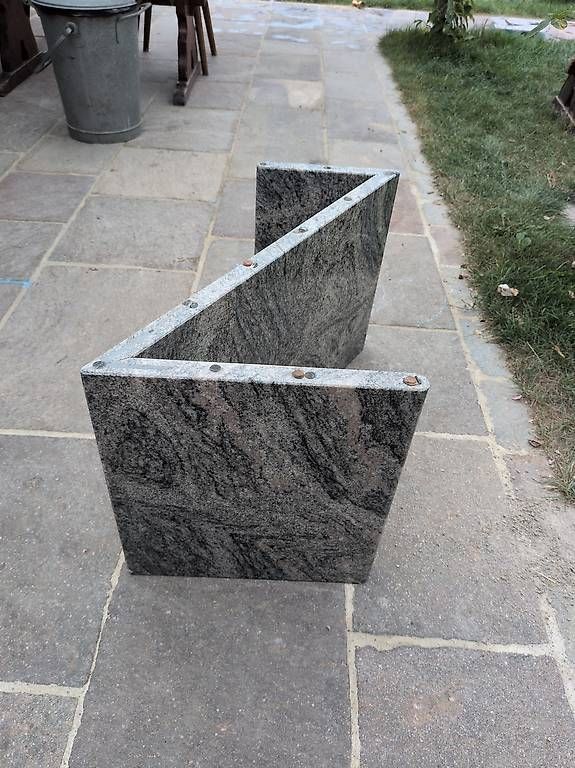 Tables: Steintisch – D'occasion à Roggwil BE par sev_wxn7 2