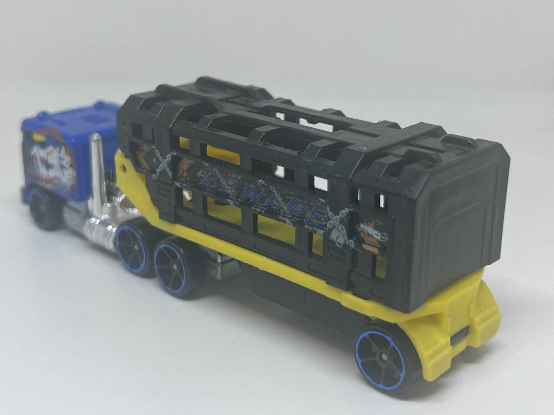 Hot Wheels Modellini d'auto: Hot Wheels Caged Cargo – Usato da Wildegg venduto da LaaBoutique 2
