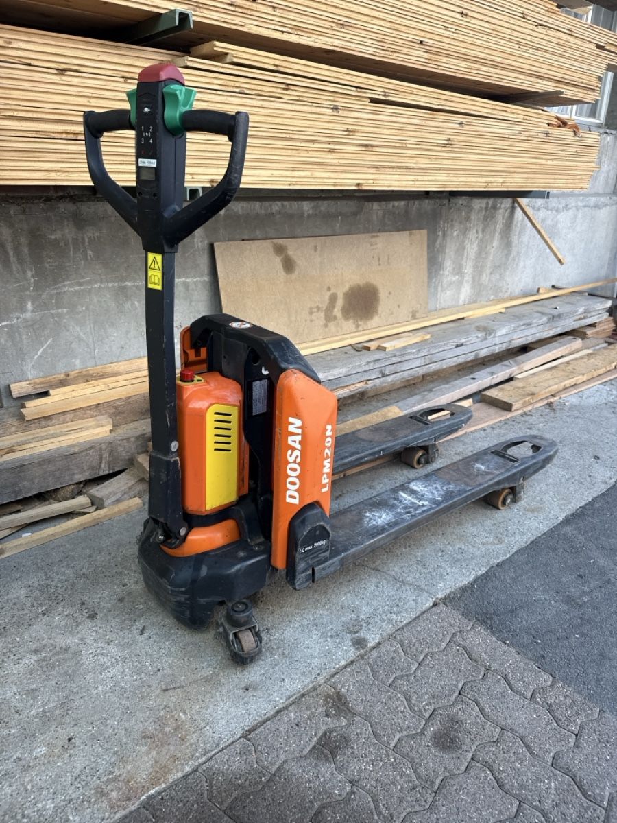 Doosan Carrelli elevatori e a forche: Stapler Doosan Niederhubwagen – Difettoso da Ebnat-Kappel venduto da Suizo1291