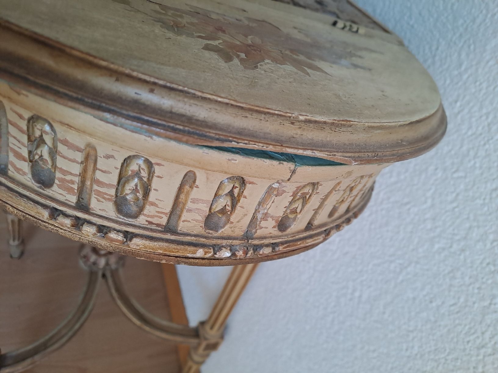 Tavoli: Antiker Beistelltisch / Nähtisch mit Schublade – Usato da Gondiswil venduto da Antiquitas... 8
