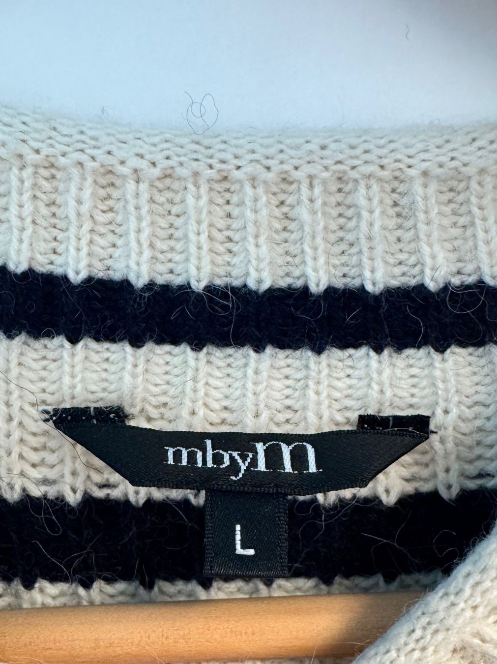 Maglioni & Felpe: Damen Strickpullover gestreift weiss blau – Usato da stadt zürich venduto da Stoffelsara 1