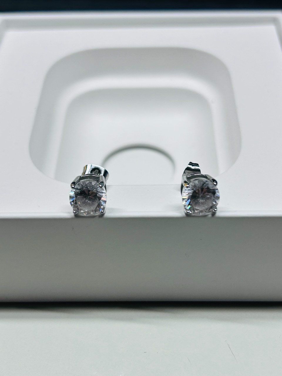 Ohrringe & -stecker: Orecchini Stainless Steel Zircone – Gebraucht aus Giubiasco von LorisVale