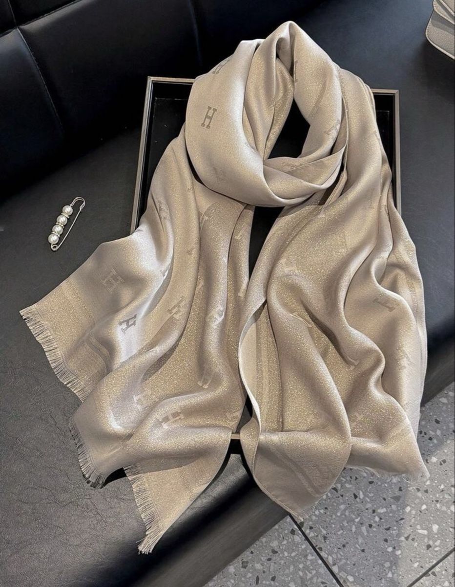 Foulards & écharpes: Écharpe  – Neuf avec emballage d'origine à Châtel-St-Denis par Montclair_Swiss