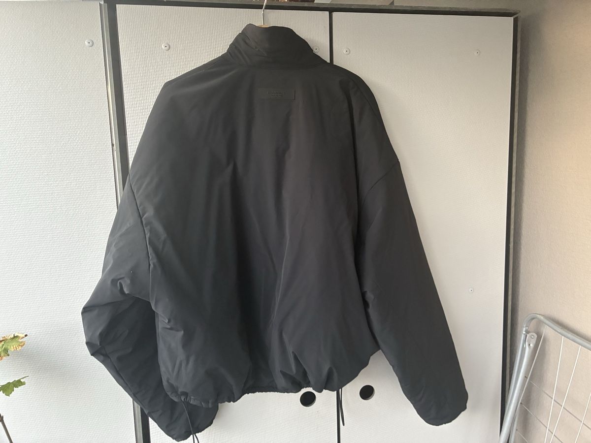 Giacche: Essentials Jacke schwarz Size L like new  – Nuovo (secondo la descrizione) da Zürich venduto da roc_7d9s 4
