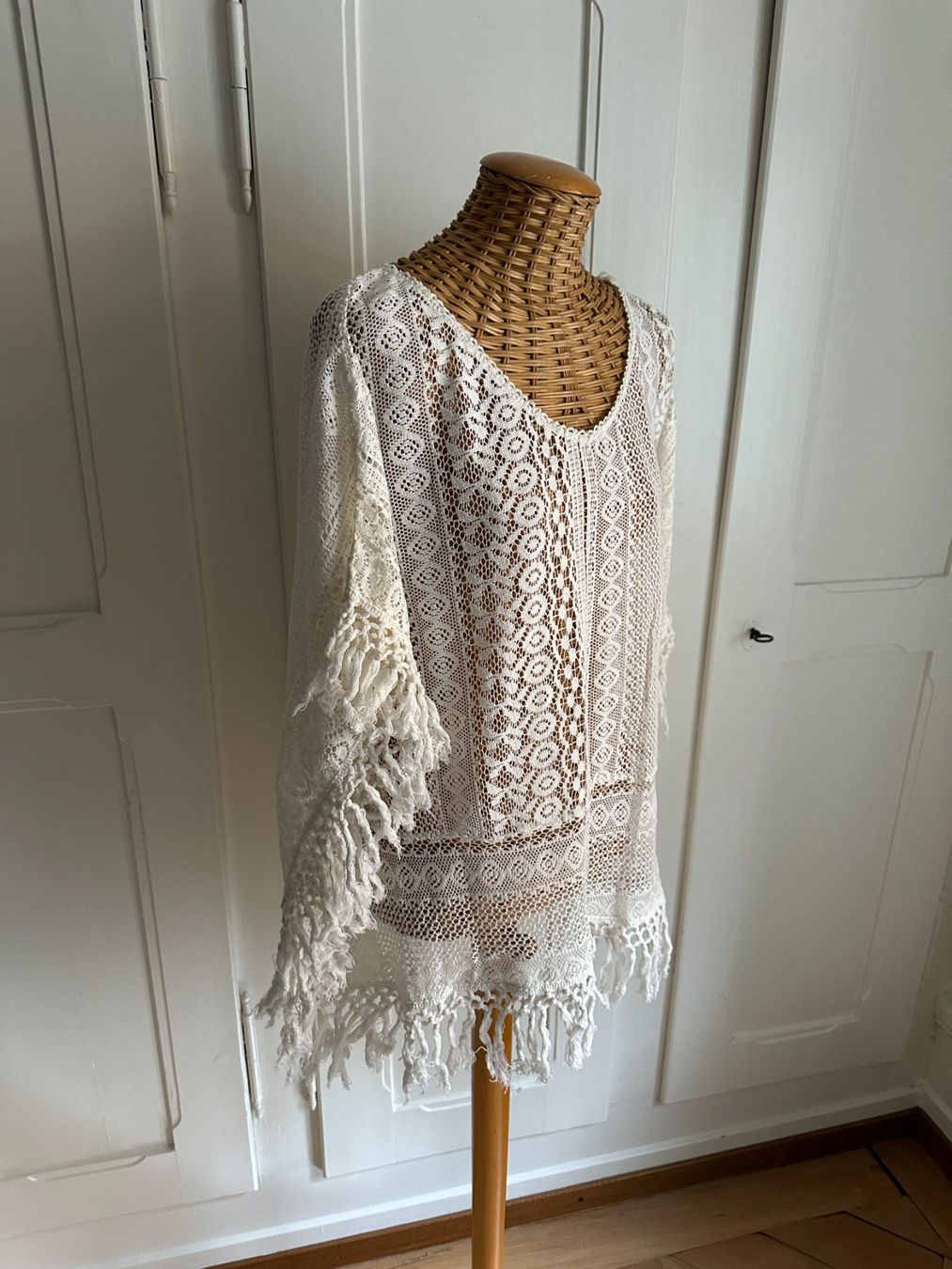 Tuniken: Spitzen Poncho Tunika weiss – Gebraucht aus Zürich von Diazaio 1