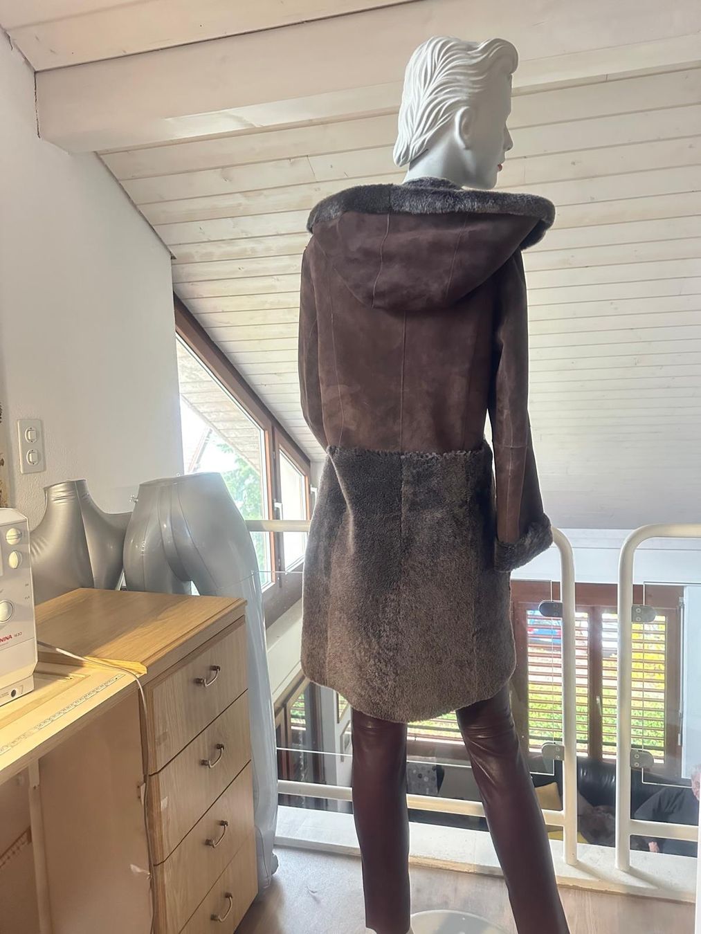 Cappotti: Lammfellmantel von "mabrun" – Usato da Neuhausen venduto da Lechasseur 4