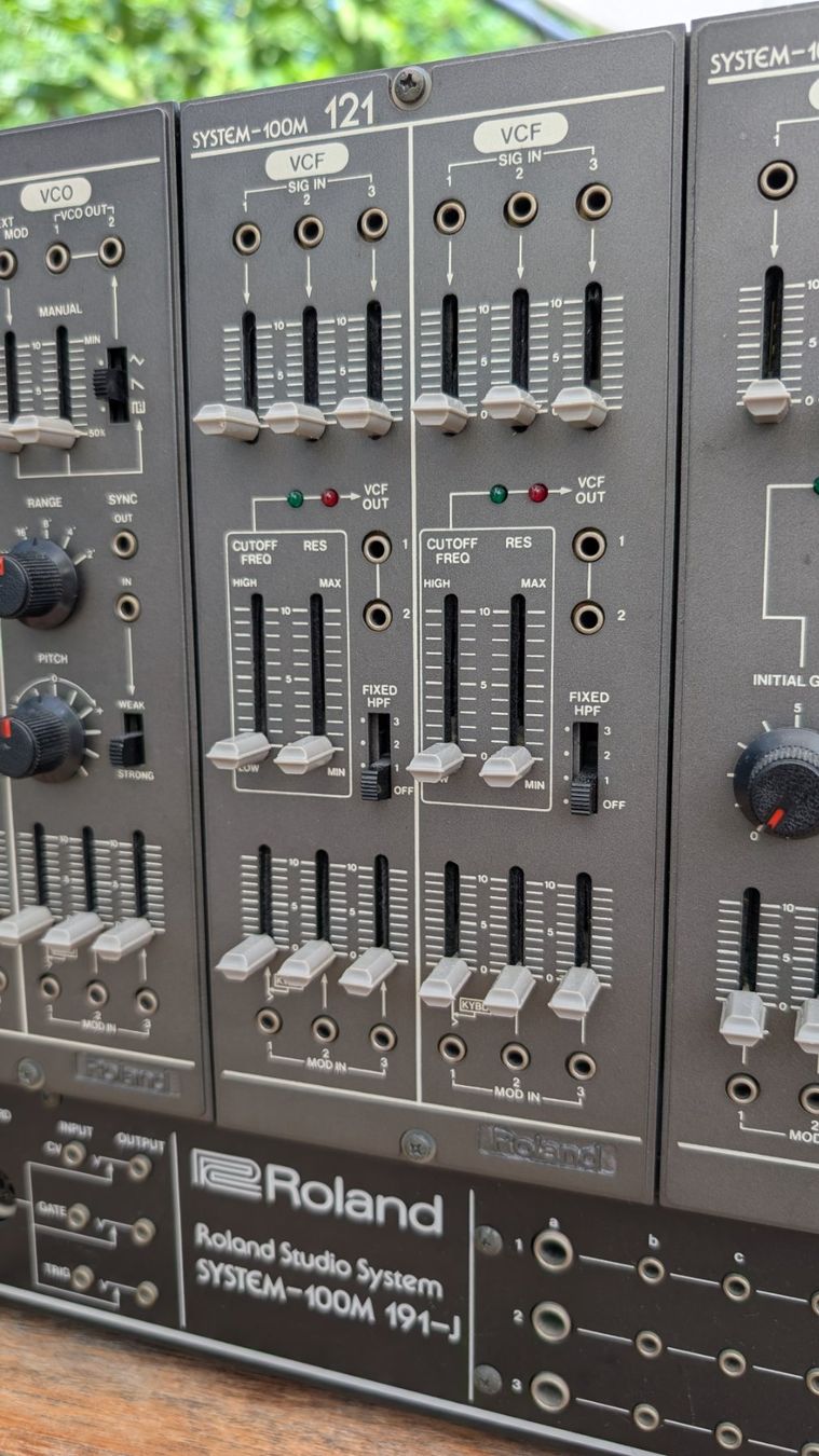 Roland Strumenti musicali: Roland System-100M vintage modular – Usato da Valeyres-Rances venduto da Kobol 2