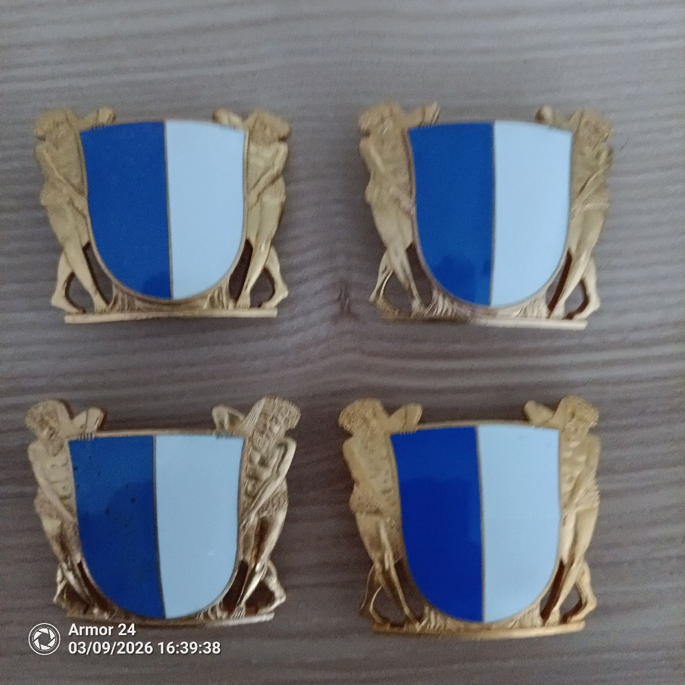 Placchette & Badge: Helmabzeichen Wappen Luzern 4 Stk. – Usato da Emmen venduto da Mocck 5