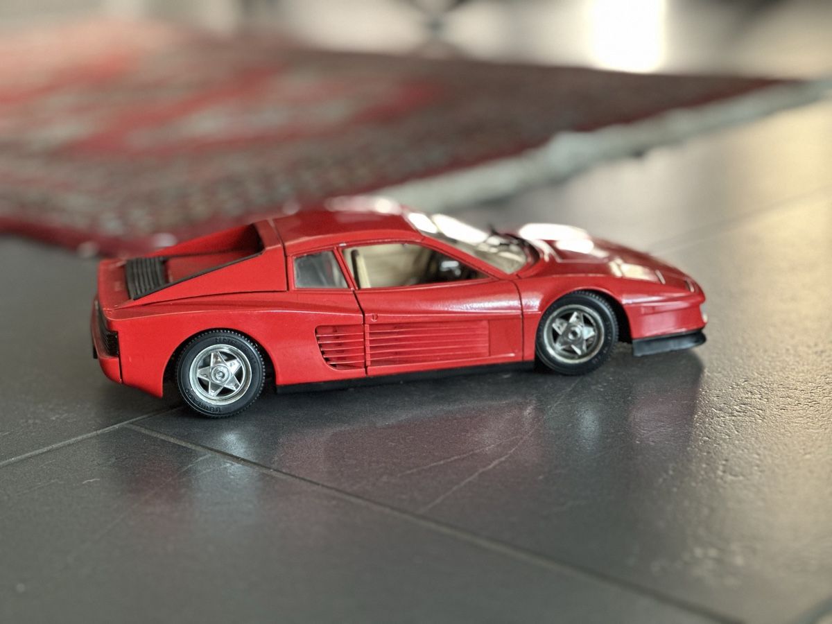 Bburago Modellini d'auto: Ferrari Testarossa Modellauto 1:18 Bburago – Usato da Bätterkinden venduto da rip2000 1