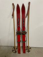 Ski (K 25), Ski von ca. 1950 mit Stöcken