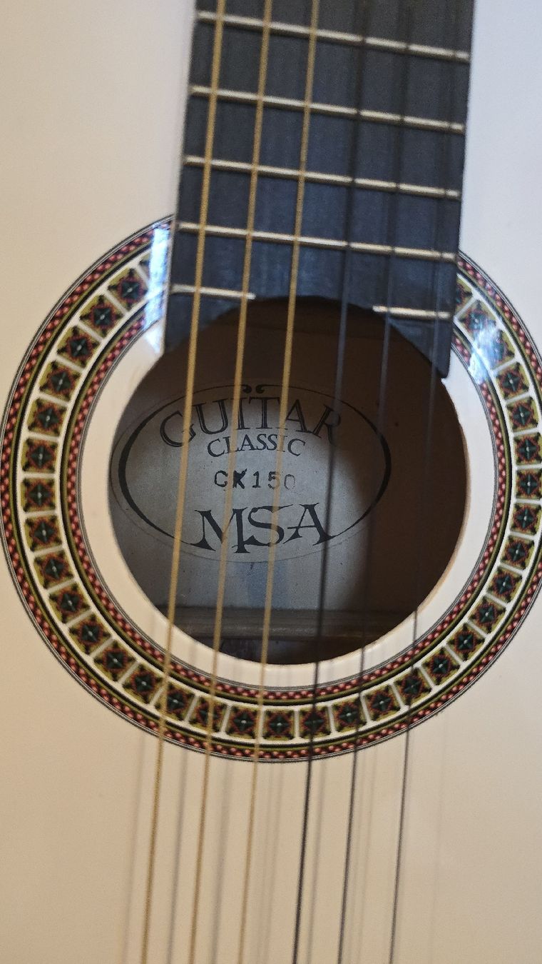 Strumenti musicali: Schöne weisse Gitarre CK150 MSA – Usato da Buchberg venduto da MaddieF 1