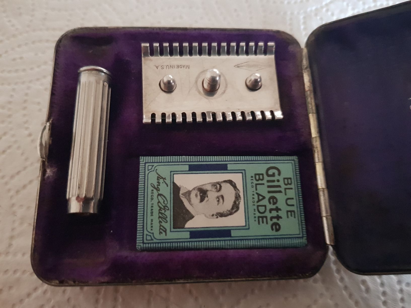 Gillette Rasoi & Lamette da barba: Set Gillette Tuckaway d'époque  – Usato da Genève venduto da BKYB 1