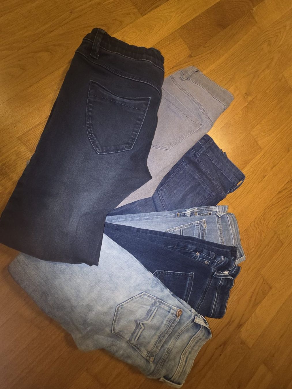 Lotti & Set di vestiti: Jeans Paket 146 – Usato da Sursee venduto da Ventiduese 1