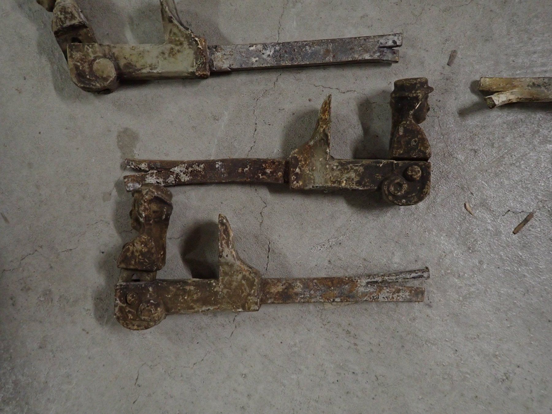 Quincaillerie: Grosse Sammlung antiker Fensterladenhalter – D'occasion à Wallisellen par Mf1000 1