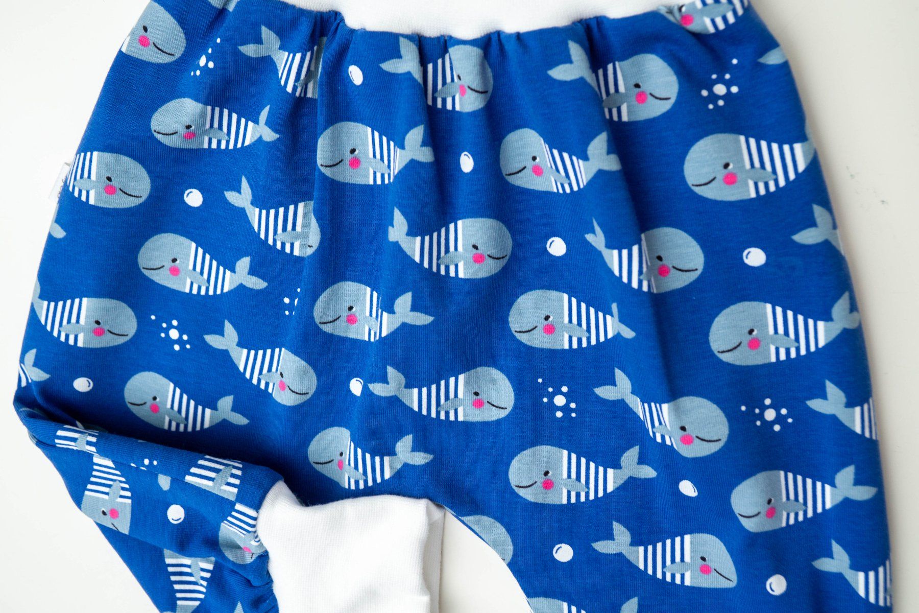 Pantaloni: Pumphose mit Walen Gr. 62/68 - NEU – Nuovo e nell'imballaggio originale da Zürich venduto da sambaum 2