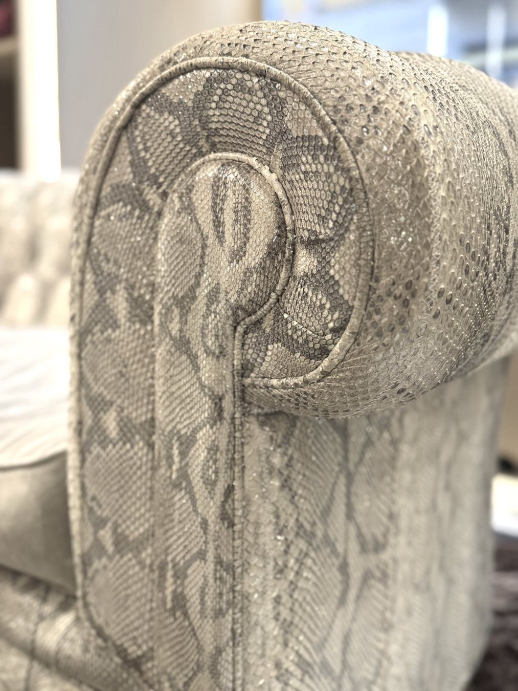 Divani: Divano Chesterfield rivestito in pitone – Usato da Porza venduto da GioCa65 2
